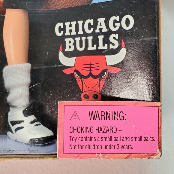 *SOLD* Mattel Officially Licensed NBA Chicago Bulls Barbie '98 Collectible Doll - Picture 7 of 14